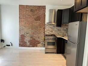 275 Pine St in Jersey City, NJ - Building Photo - Building Photo