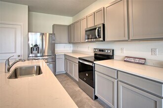 474 Mangrove Shade Cir in Apollo Beach, FL - Building Photo - Building Photo