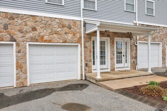 28 Armstrong Rd in Coventry, CT - Building Photo - Building Photo