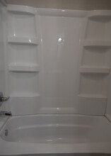 115 E 6th St in Flora, IL - Building Photo - Building Photo