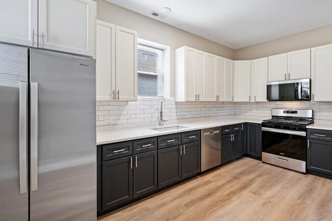 1756 W School St in Chicago, IL - Building Photo - Building Photo
