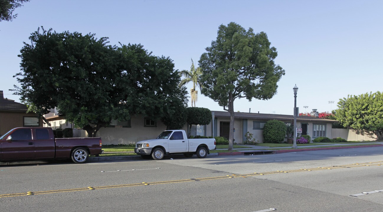 1142 W Broadway in Anaheim, CA - Building Photo