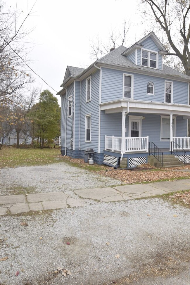 806 Monroe St in Valparaiso, IN - Building Photo - Building Photo