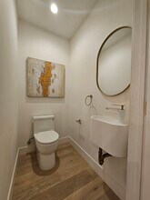 957 Manzanita St in Los Angeles, CA - Building Photo - Building Photo