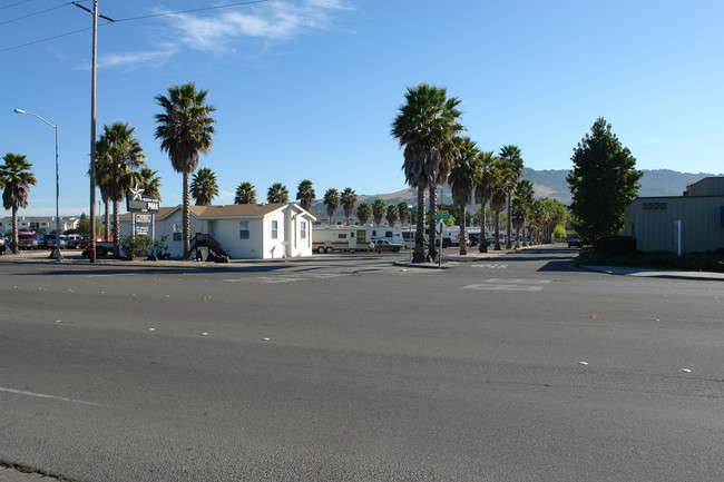 3200 Santa Rosa Ave in Santa Rosa, CA - Building Photo - Building Photo