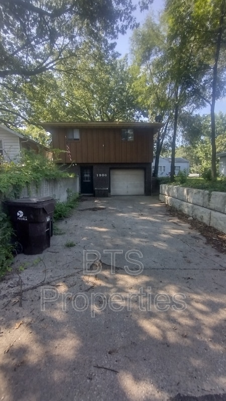 property at 1908 E Knox St