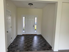 933 Reeder Cir in Dayton, OH - Building Photo - Building Photo