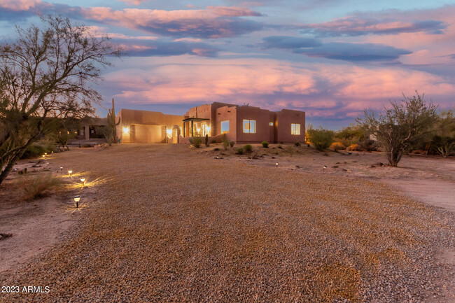 16630 E Barwick Dr in Scottsdale, AZ - Foto de edificio - Building Photo