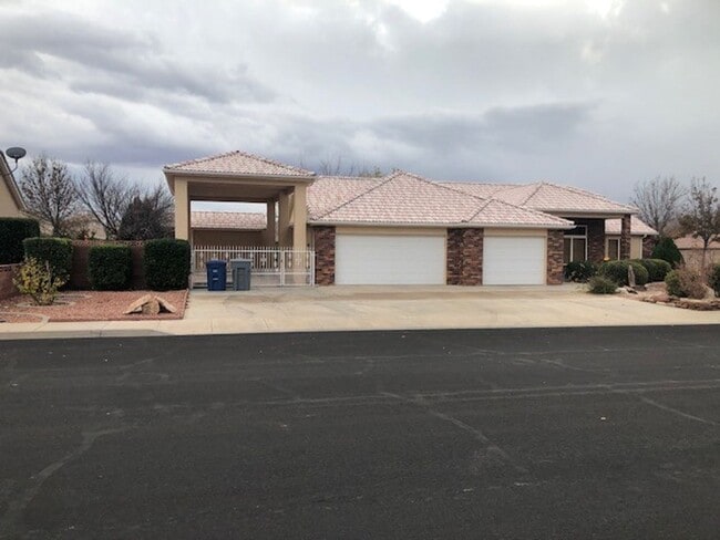 3695 Rachel Dr in Santa Clara, UT - Building Photo - Building Photo