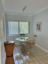 122 Peruvian Ave, Unit Palm Beach Condo in Palm Beach, FL - Foto de edificio - Building Photo