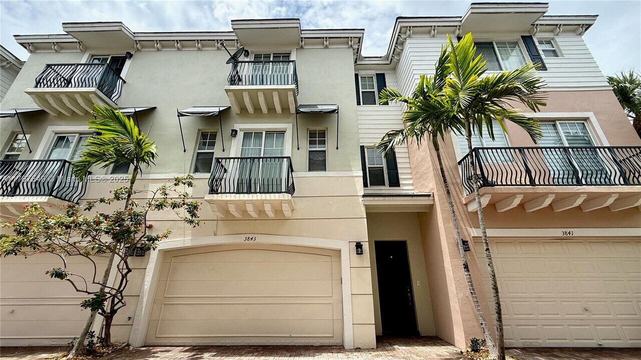 3843 NW 5th Terrace in Boca Raton, FL - Building Photo