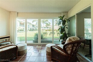 325 Charlemagne Blvd in Naples, FL - Building Photo