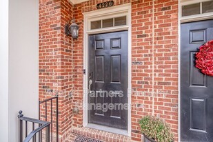 4226 Baverton Dr in Suwanee, GA - Foto de edificio - Building Photo