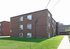 31 Wasdale Cres in Toronto, ON - Building Photo