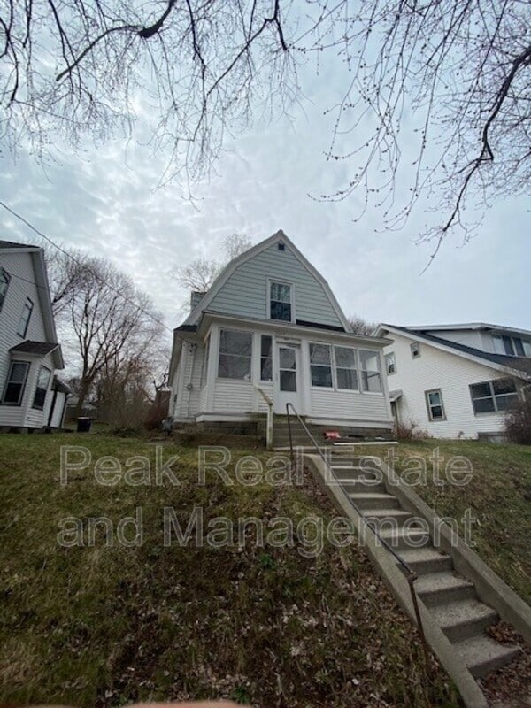 property at 1064 Dunham St SE