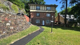 15 N 17th St in Hawthorne, NJ - Building Photo