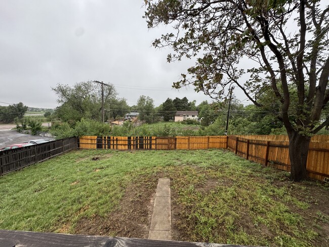 946 Hutchinson Dr in Colorado Springs, CO - Building Photo - Building Photo