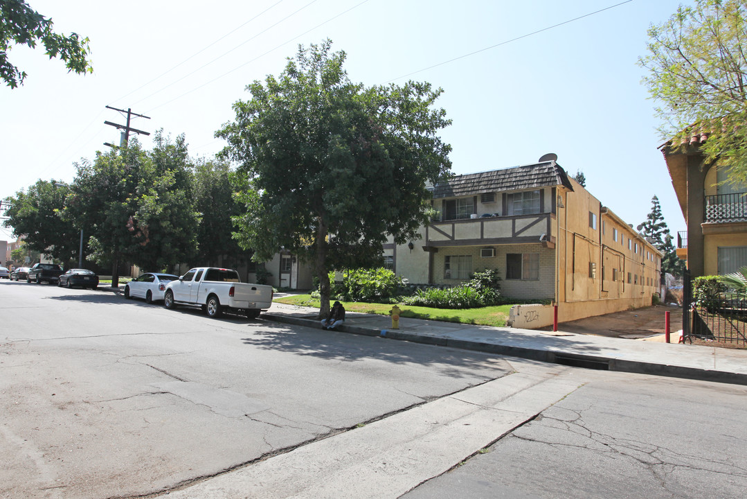 14360 Vose St in Van Nuys, CA - Building Photo