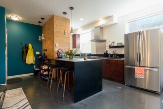 208 18th Ave E in Seattle, WA - Building Photo - Building Photo