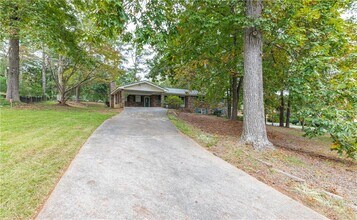 3908 Bellair Dr in Marietta, GA - Building Photo - Building Photo