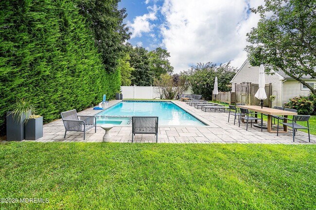 2163 Village Rd in Sea Girt, NJ - Foto de edificio - Building Photo