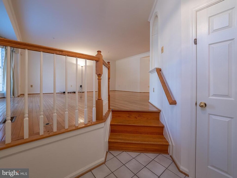 11337 Hollowstone Dr in Rockville, MD - Building Photo