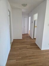 250 Alexis-Nihon Boul in St. Laurent, QC - Building Photo - Building Photo