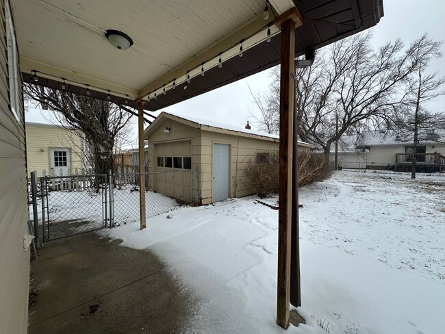 824 6th Ave NW in Minot, ND - Building Photo - Building Photo