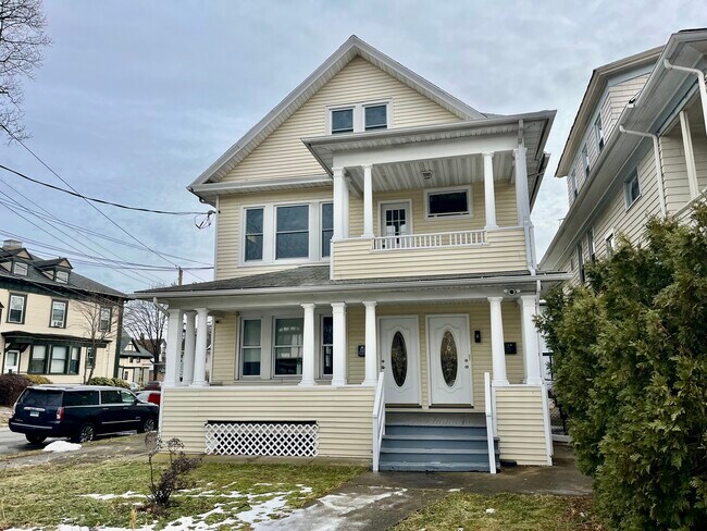 2449 North Ave in Bridgeport, CT - Building Photo - Building Photo