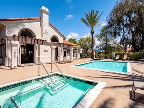 Sunset View in Oceanside, CA - Foto de edificio - Building Photo