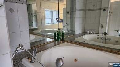 50 W Columbia Ave in Palisades Park, NJ - Building Photo - Building Photo