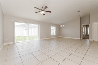 431 Britten Dr in Poinciana, FL - Building Photo - Building Photo