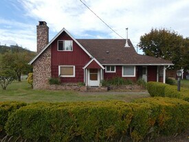 473 Sandhagen Rd in Port Angeles, WA - Building Photo