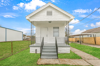 14854 Hayne Blvd in New Orleans, LA - Building Photo - Building Photo