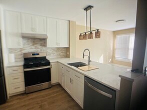 1683 Vermont Dr in Elk Grove Village, IL - Building Photo - Building Photo
