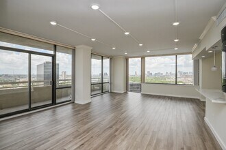 15 Greenway Plz in Houston, TX - Building Photo - Building Photo