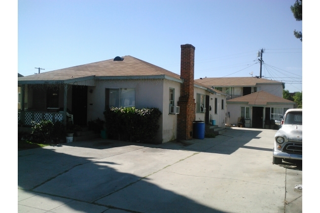 9715 San Vincente Ave in South Gate, CA - Building Photo - Building Photo