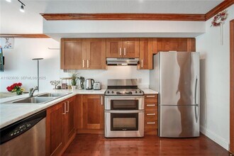 9499 Collins Ave, Unit 1005 in Surfside, FL - Foto de edificio - Building Photo