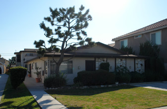 4082 Green St in Los Alamitos, CA - Building Photo - Building Photo