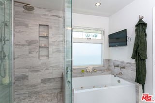 property at 2211 Canyon Dr