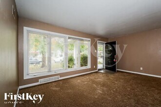 2555 Patterson Rd in Florissant, MO - Building Photo - Building Photo