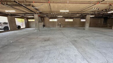 12136 Vanowen St in Los Angeles, CA - Building Photo - Building Photo