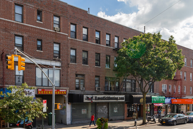 32-41 Steinway St in Long Island City, NY - Building Photo - Primary Photo