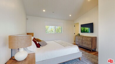 547 N W Knoll Dr in West Hollywood, CA - Building Photo - Building Photo