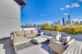 375 W Erie St, Unit 522 in Chicago, IL - Building Photo - Building Photo