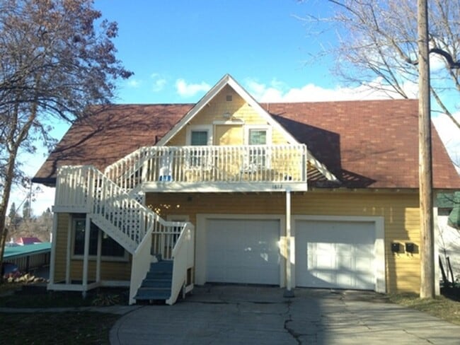 property at 1612 W 7th Ave