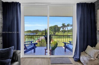 8900 Washington St, Unit 320 in Pembroke Pines, FL - Building Photo - Building Photo