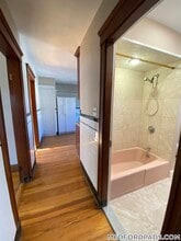 4 Goldsmith Ave in Medford, MA - Foto de edificio - Building Photo