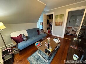 35 Coolidge Hill Rd, Unit 3 in Watertown, MA - Foto de edificio - Building Photo