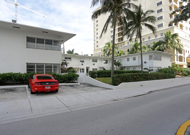 Tarrymore Apartments in Fort Lauderdale, FL - Foto de edificio - Building Photo